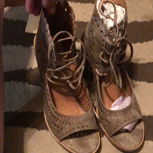 Ankle lace up sandal - Picture 3 of 3